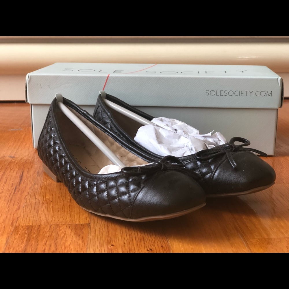 NWT - Sole Society Black quilted flats